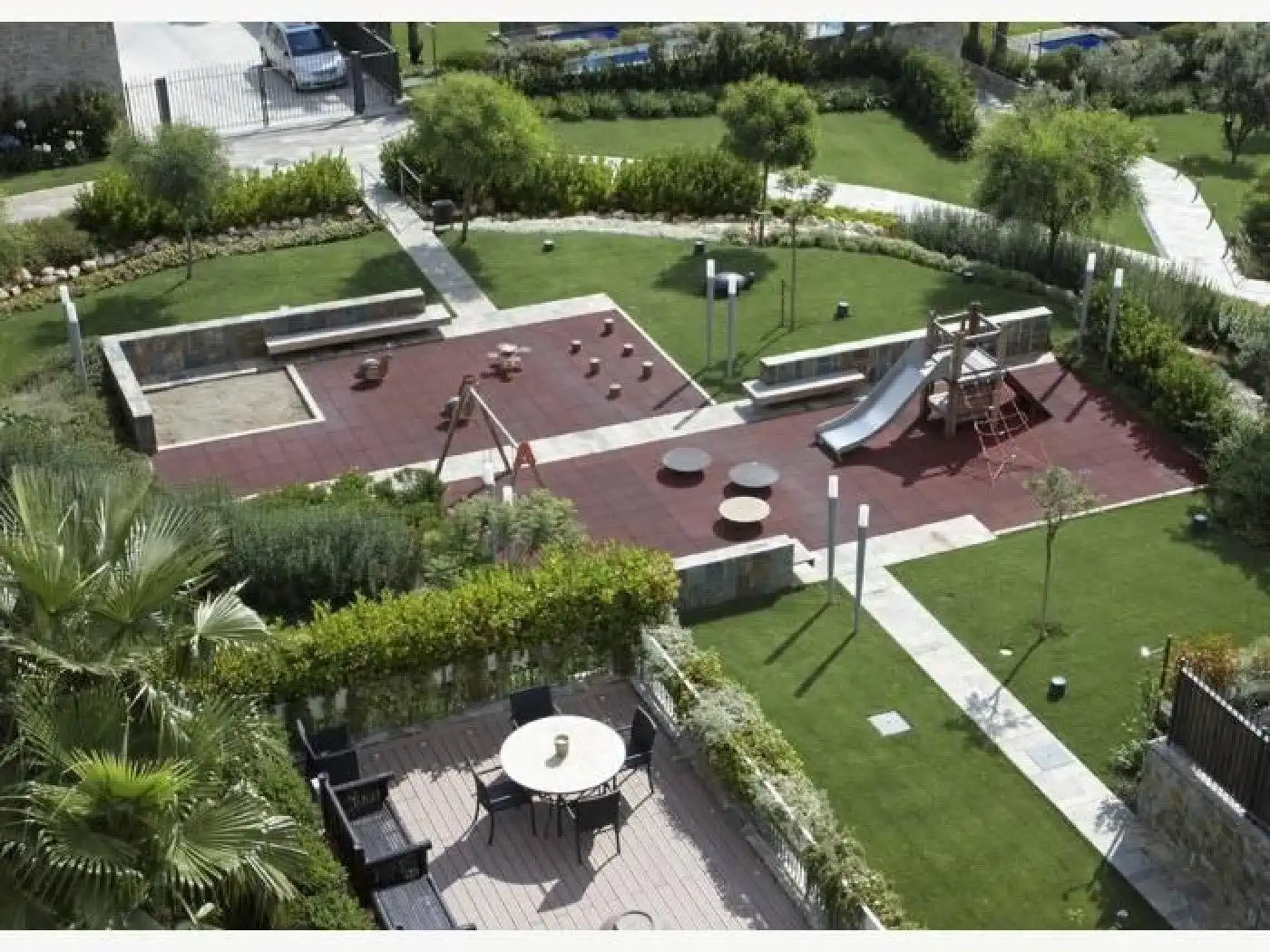 Terrassa de Casa adosada en venda en Barcelona amb Aire condicionat, Calefacció i Jardí privat