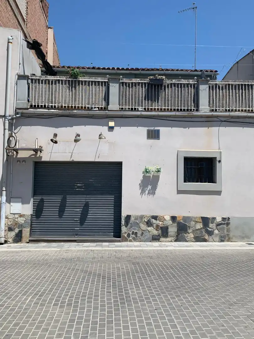 Local comercial de lloguer a Carrer de Nostra Senyora de Montserrat 30