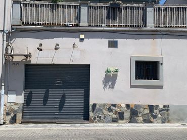 Local comercial de lloguer a Carrer de Nostra Senyora de Montserrat 30