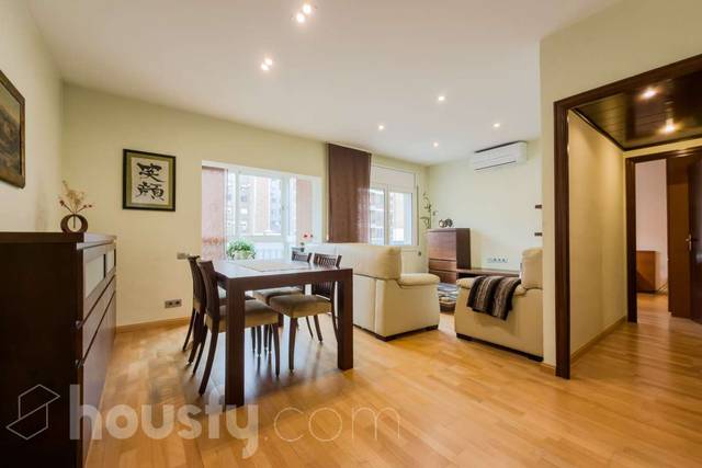 Piso en Venta en Carrer de Còrsega, . en El Camp de l'Arpa del Clot