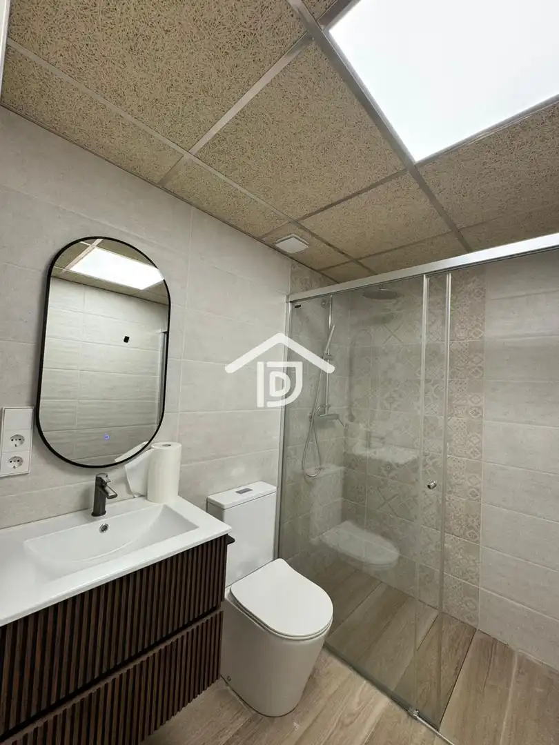 Baño de Casa adosada en venta en Benimuslem con Aire acondicionado, Terraza y Trastero