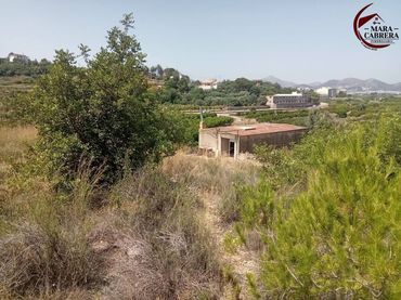 Casa rústica amb jardí en venda a Calle Molí Primer