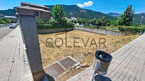 Parcela urbana doble con vistas panorámicas y piscina comunitaria en La Pobla de Segur