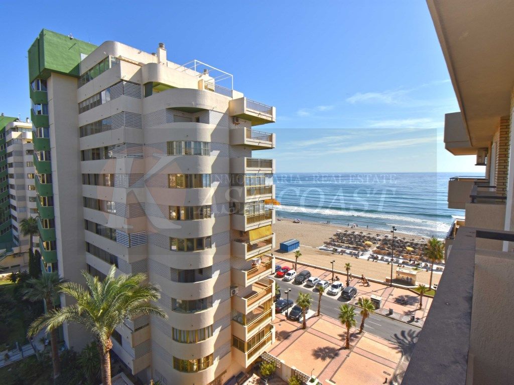 Vista exterior de Pis en venda en Fuengirola amb Aire condicionat, Jardí privat i Terrassa