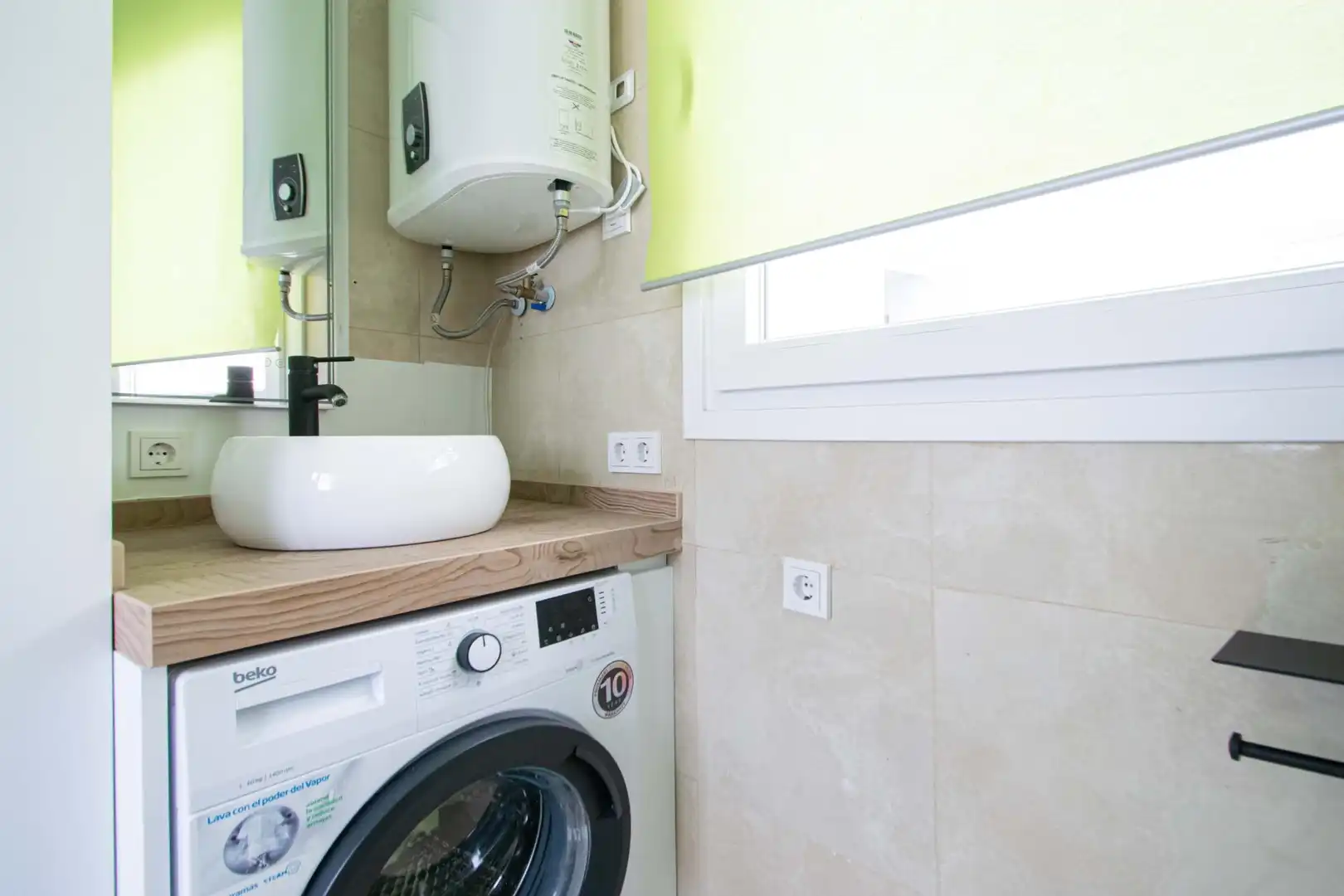 Badezimmer von Dachboden zum Verkauf in Sevilla mit Klimaanlage, Terrasse und Balkon
