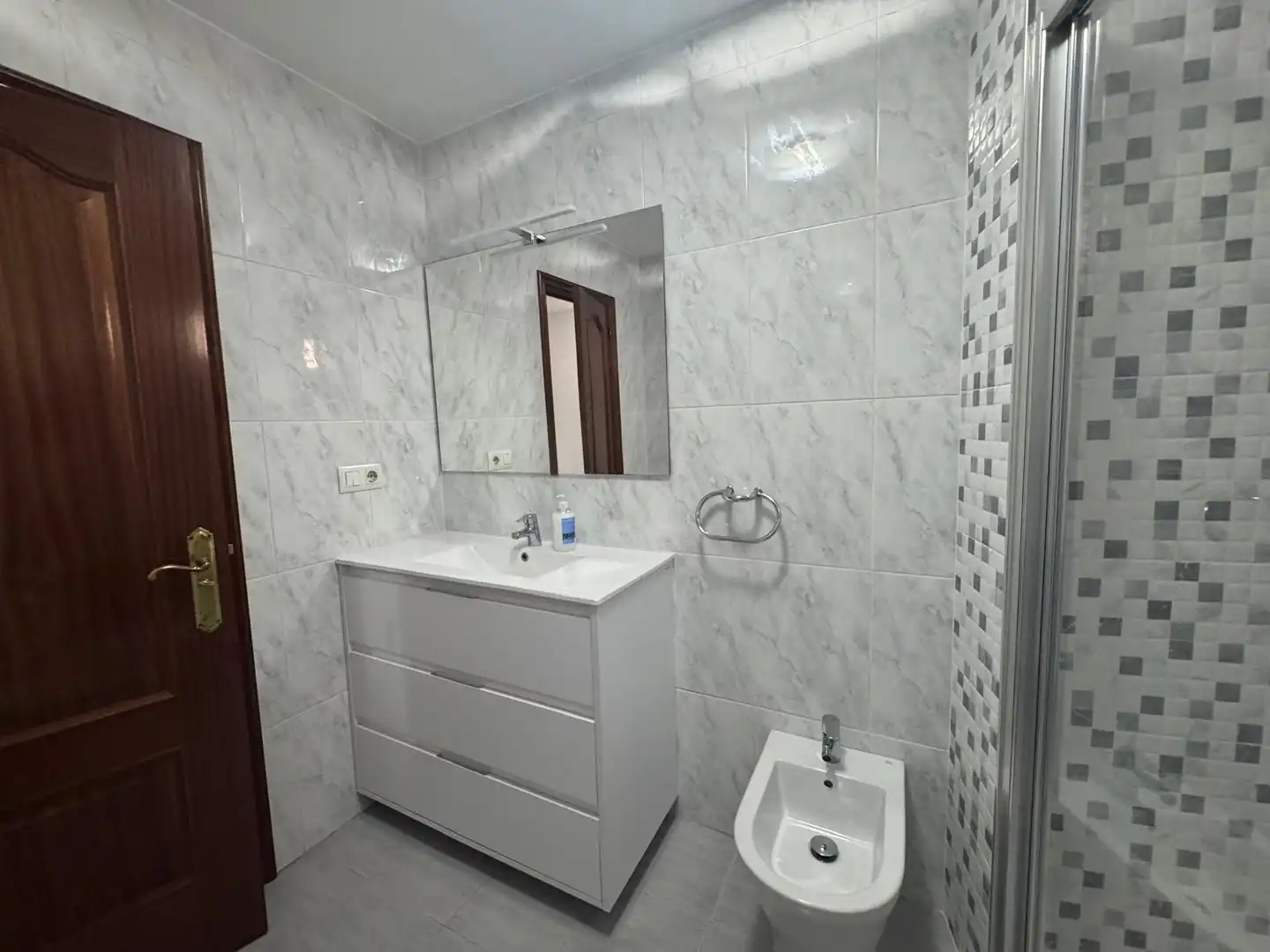Bathroom of Flat for rent in Arteixo