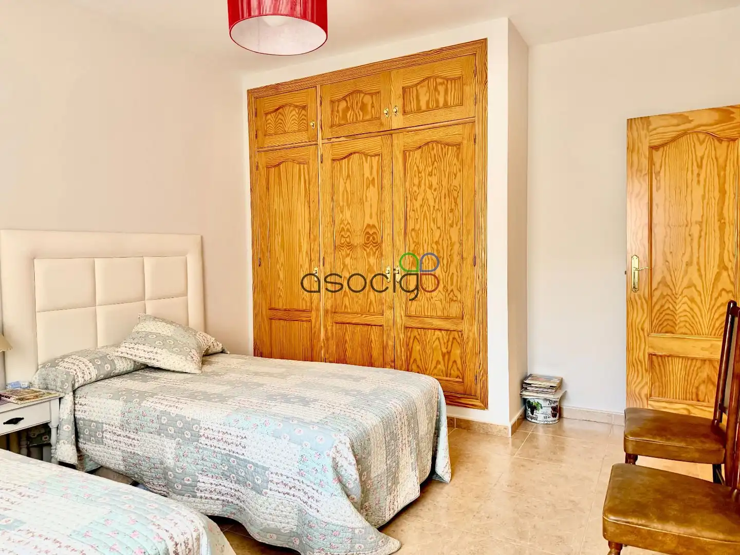 Habitación de Casa adosada en venta en Cabanillas del Campo con Aire acondicionado, Calefacción y Jardín privado