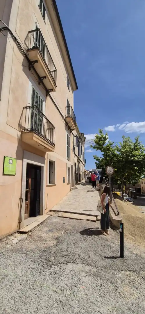 Vista exterior de Local en venda en Sineu