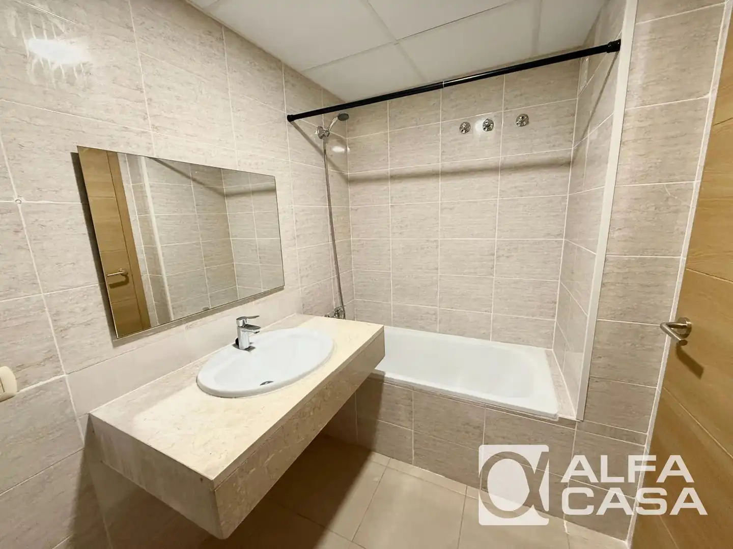 Badezimmer von Wohnung zum Verkauf in Lloret de Mar mit Klimaanlage, Heizung und Terrasse