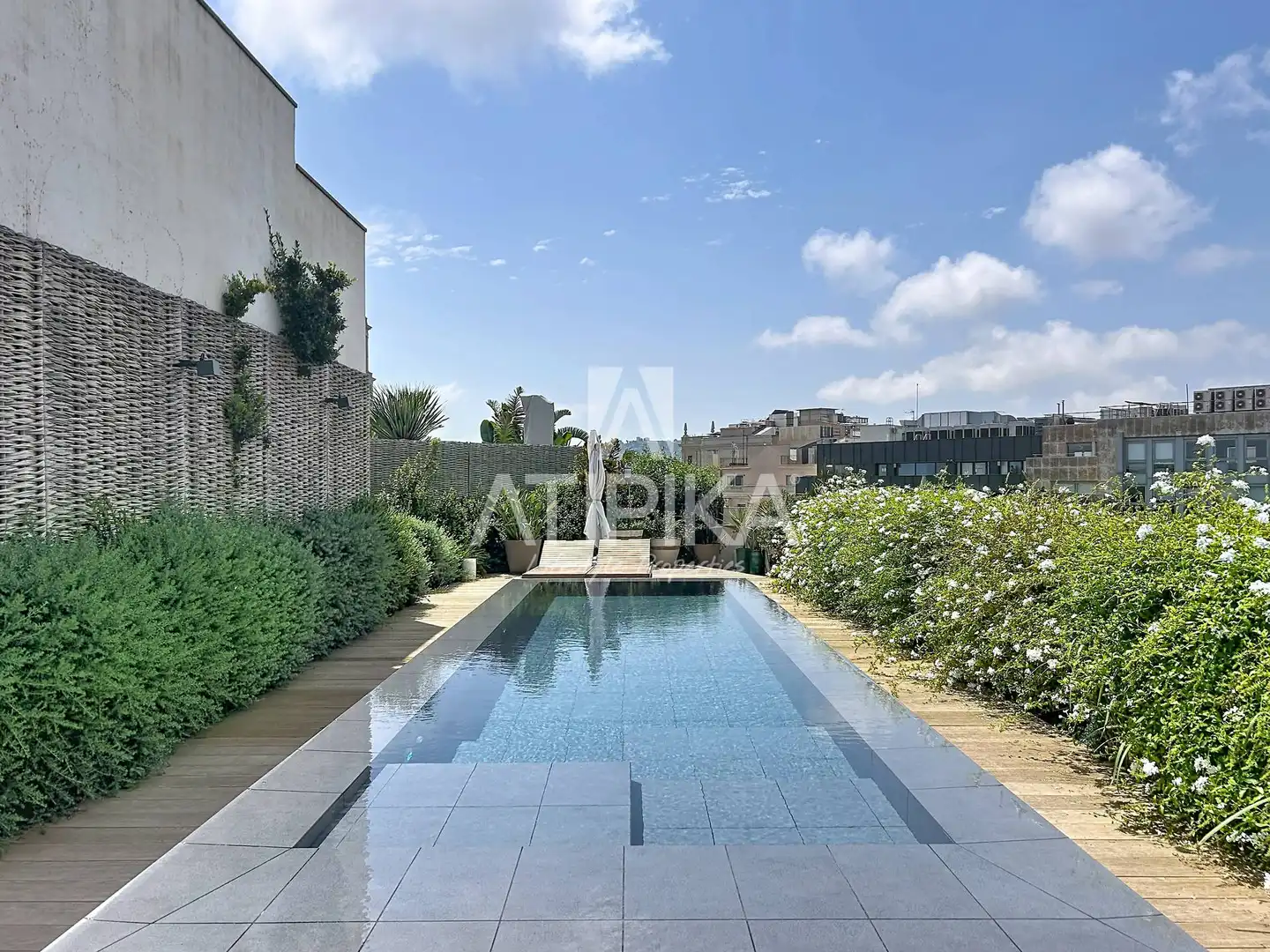 Piscina de Pis de lloguer en Barcelona amb Aire condicionat, Parquet i Moblat