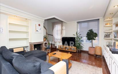 Living room of Duplex for sale in  Madrid Capital  with Air Conditioner, Heating and Parquet flooring