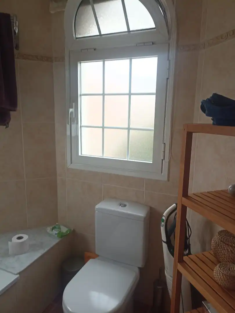 Badezimmer von Maisonette zum Verkauf in Santa Úrsula mit Privatgarten, Möbliert und Ofen