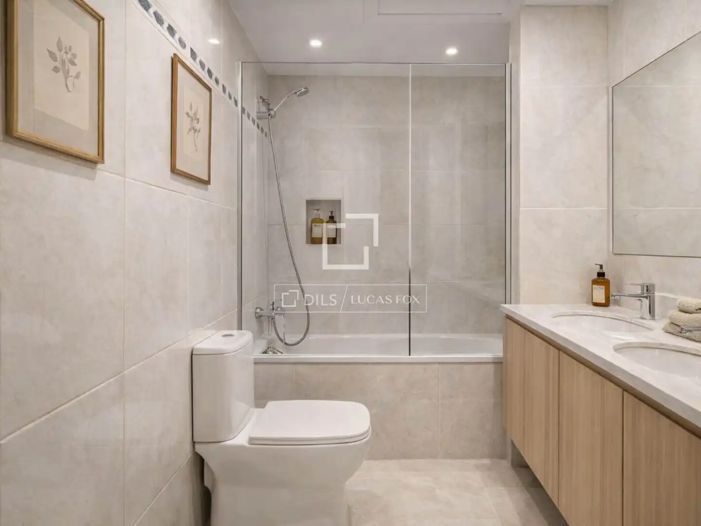 Baño de Piso en venta en Barcelona con Calefacción, Parquet y Trastero