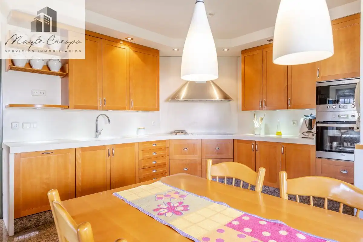 Cocina de Casa o chalet en venta en La Zubia con Aire acondicionado, Calefacción y Jardín privado