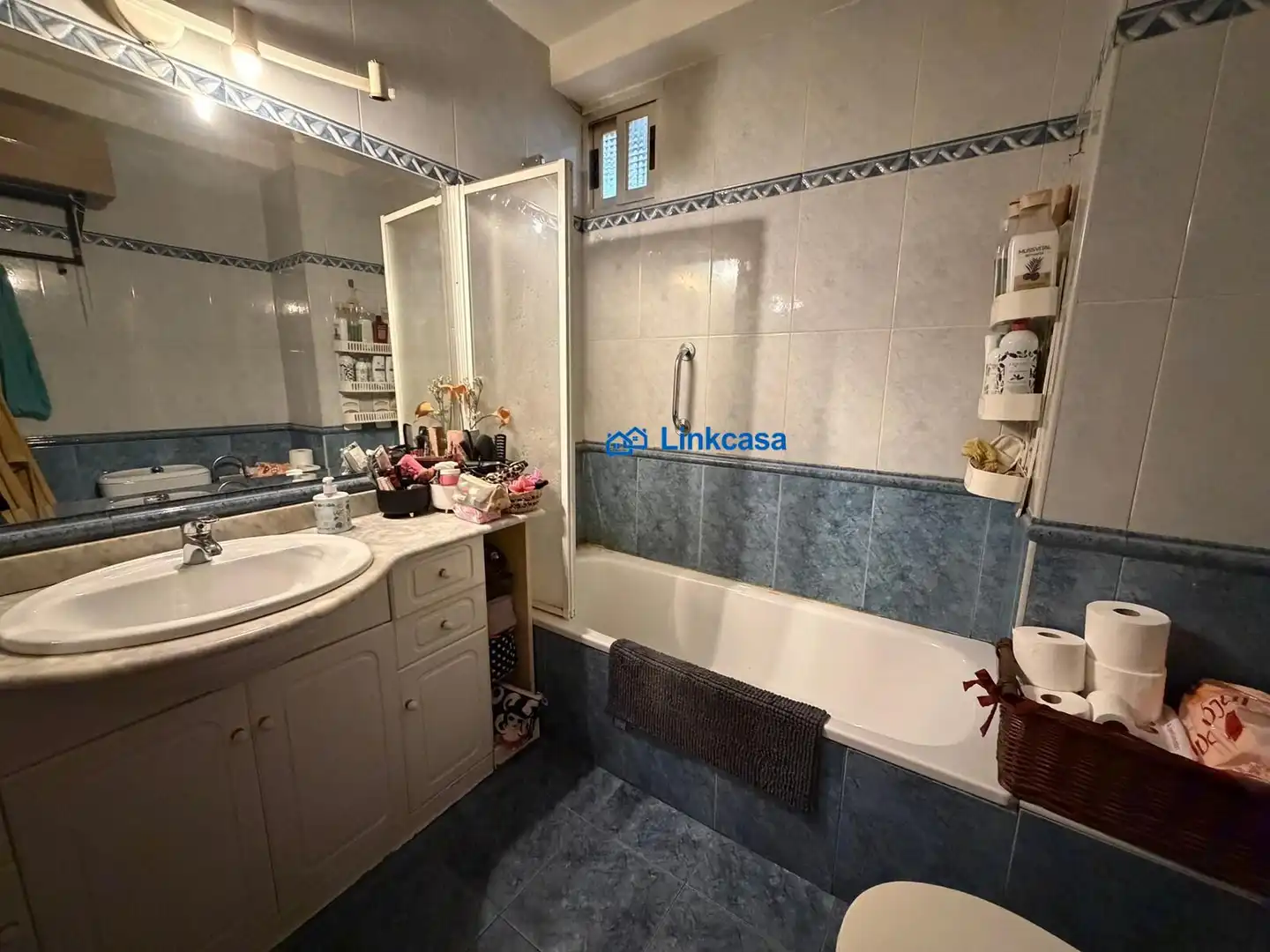 Bathroom of Flat for sale in Fuenlabrada  with Air Conditioner, Heating and Balcony