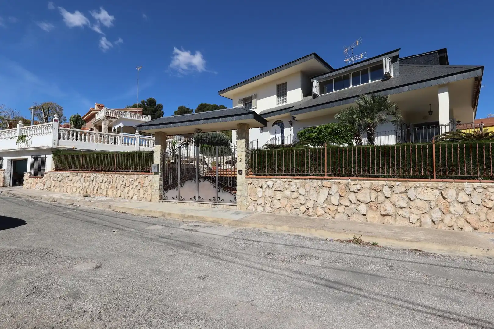 Vista exterior de Casa o chalet en venta en Chiva con Aire acondicionado, Calefacción y Jardín privado