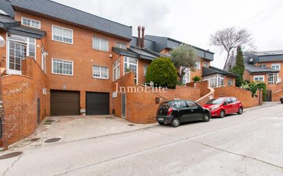 Exterior view of Single-family semi-detached for sale in Las Rozas de Madrid  with Air Conditioner, Heating and Private garden