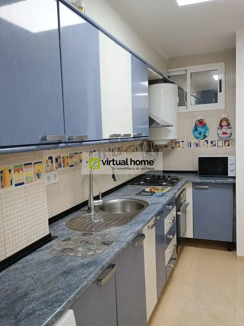 Cuina de Apartament en venda en Benidorm amb Aire condicionat i Piscina comunitària