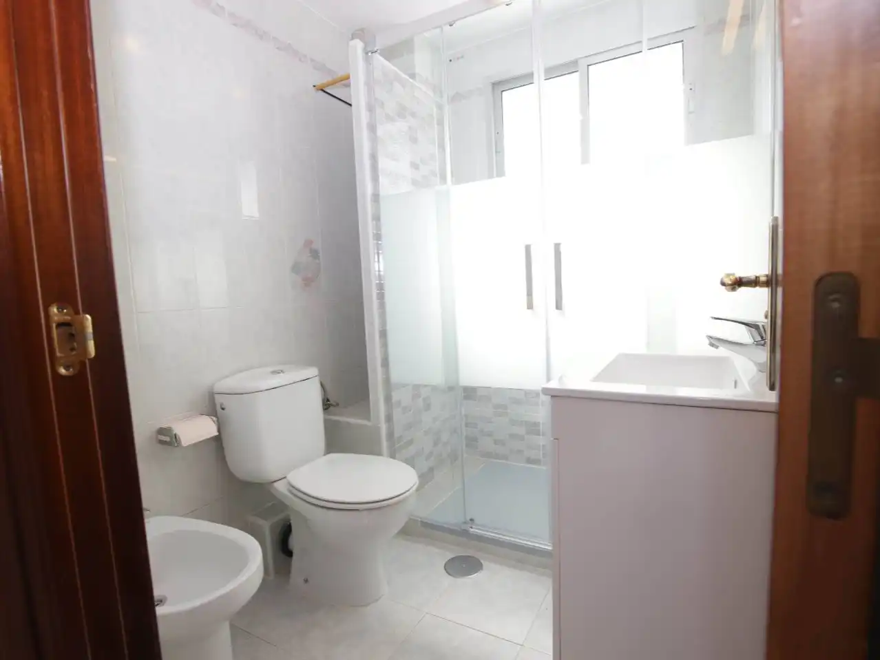 Badezimmer von Wohnung zur Miete in Rincón de la Victoria mit Klimaanlage, Terrasse und Balkon