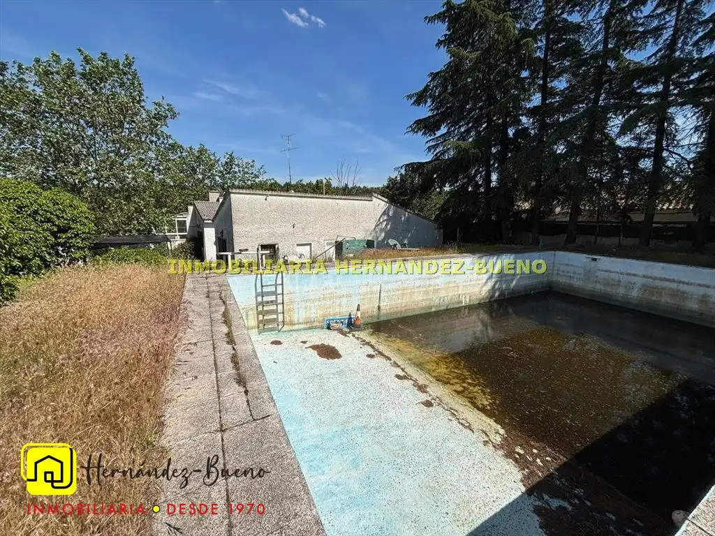Piscina de Casa o xalet en venda en Alba de Tormes amb Jardí privat i Piscina