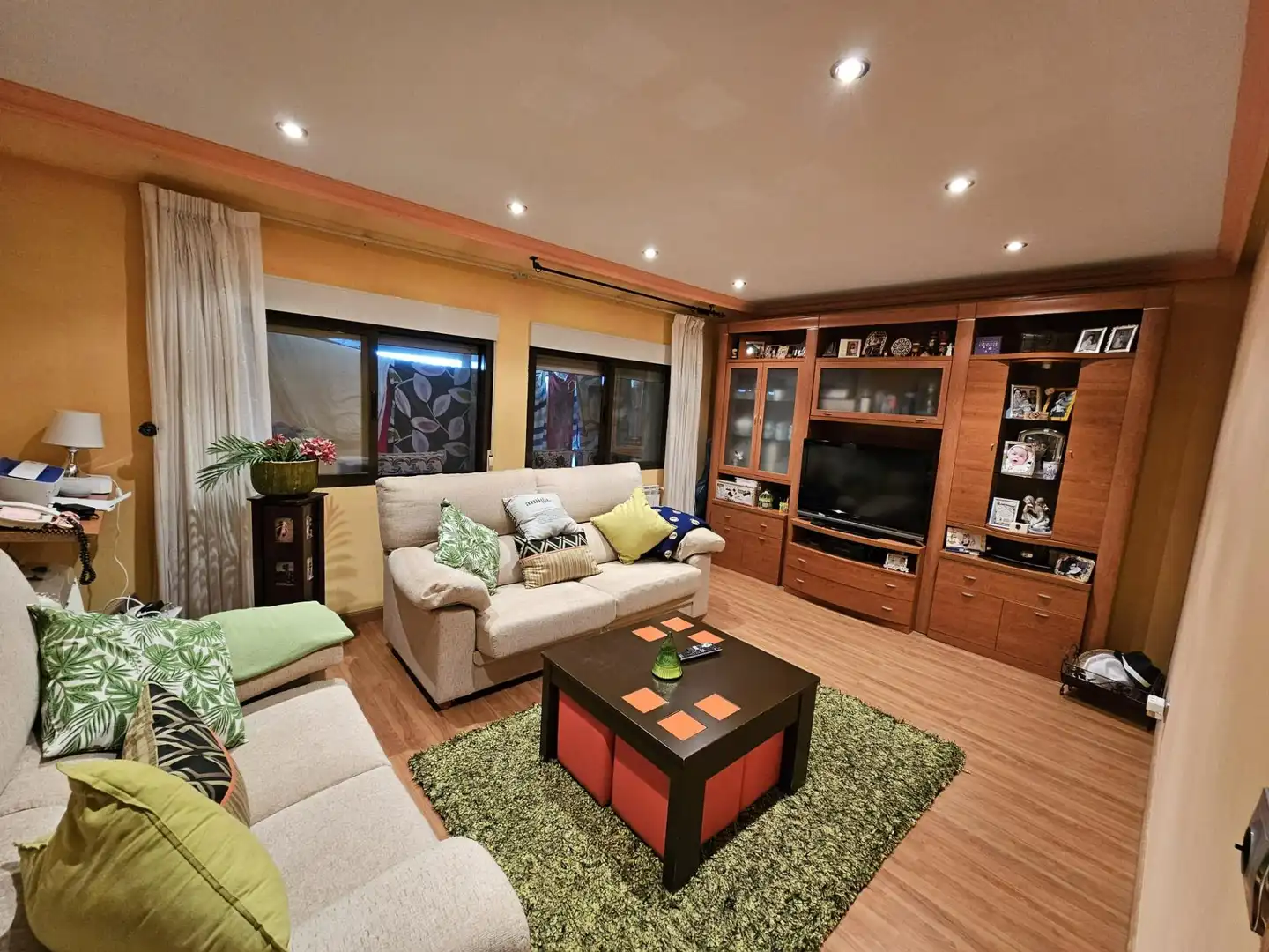 Sala de estar de Casa o chalet en venta en Ponferrada con Aire acondicionado, Calefacción y Jardín privado