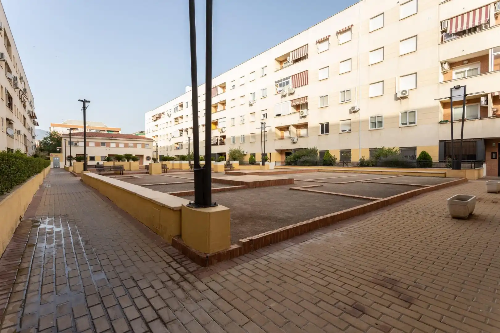 Aparcament de Pis en venda en Granada amb Calefacció, Terrassa i Moblat