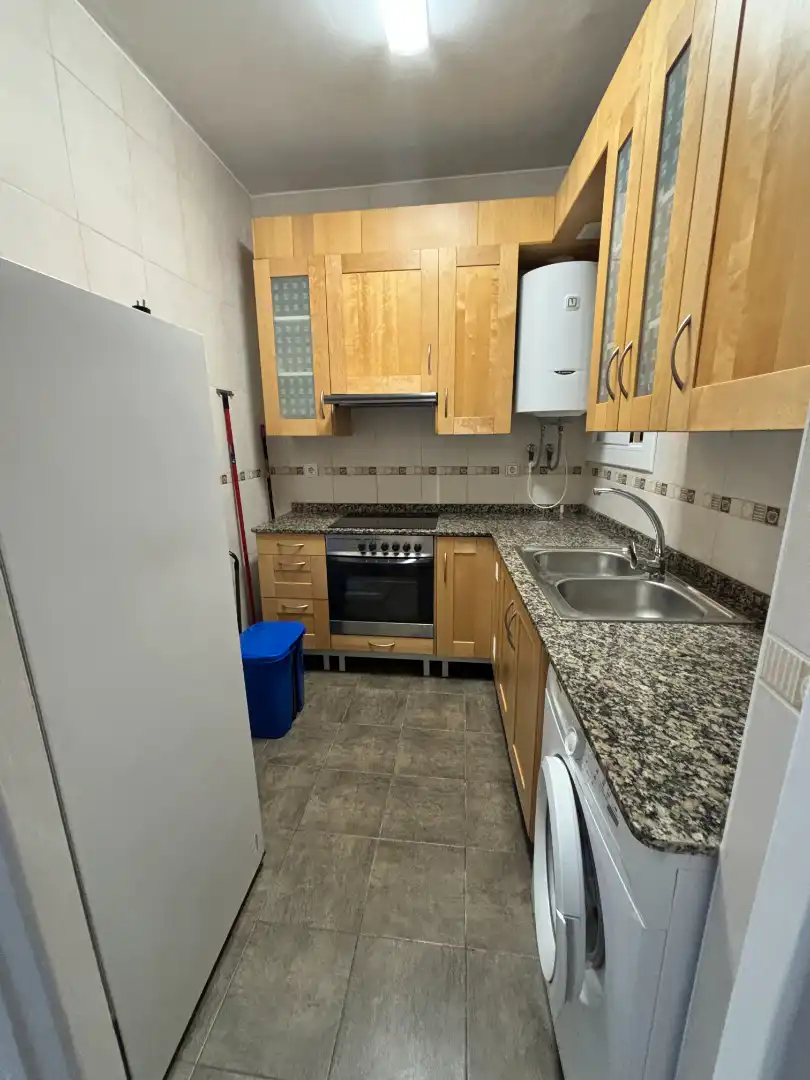 Cocina de Apartamento de alquiler en Barcelona con Horno y Lavadora