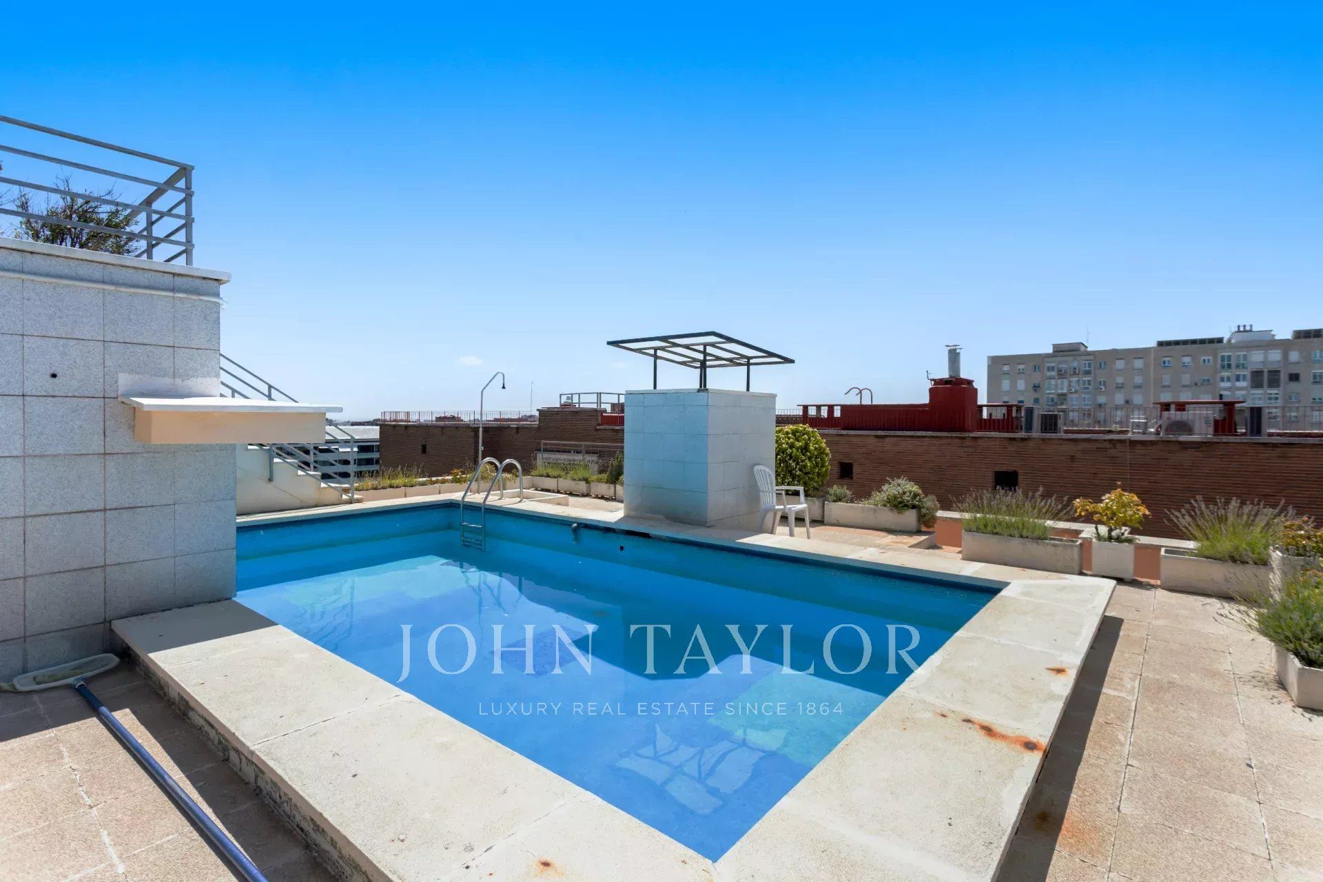 Piscina de Piso de alquiler en  Madrid Capital con Aire acondicionado, Calefacción y Terraza