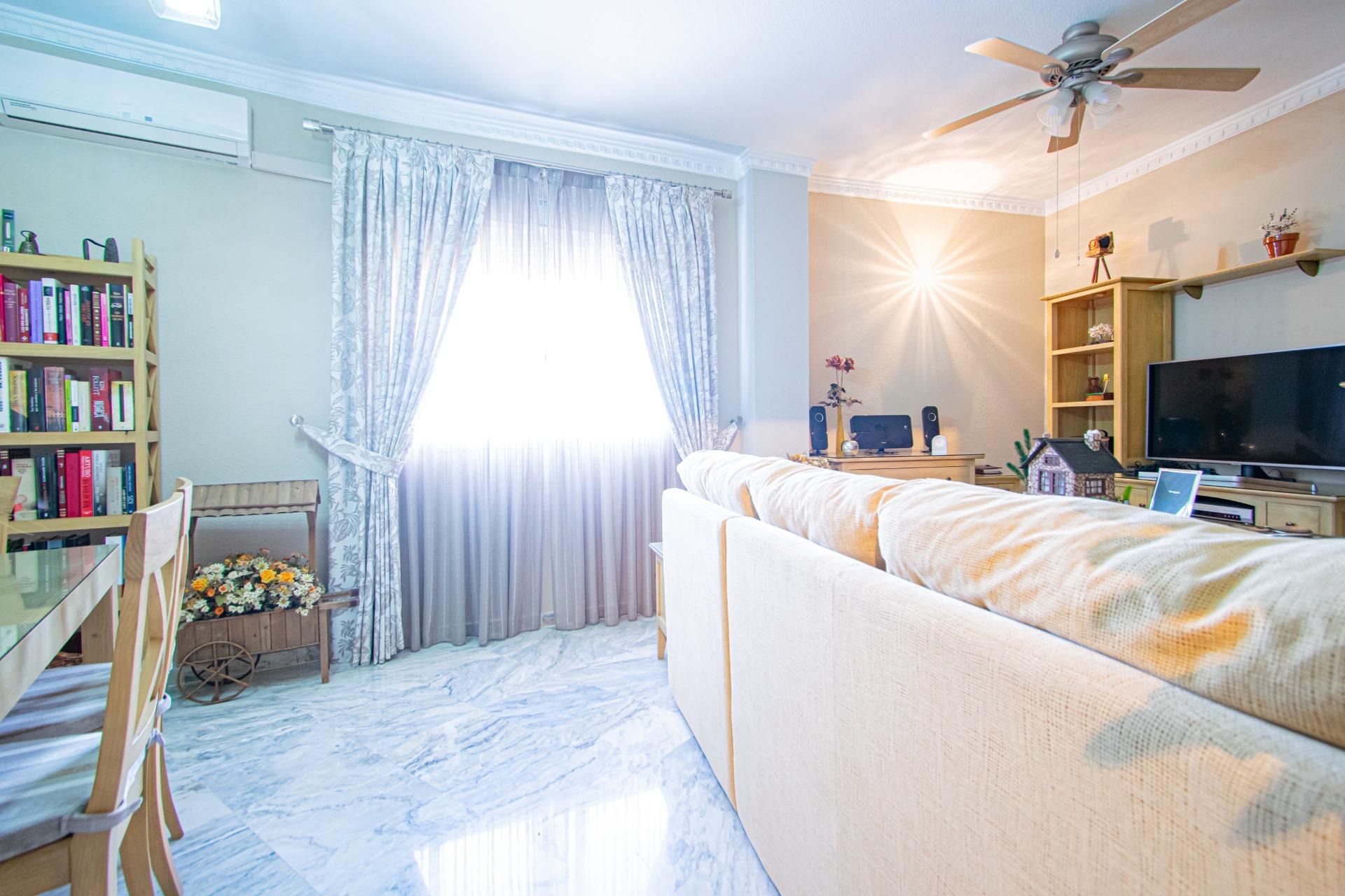 Living room of Flat for sale in  Sevilla Capital  with Air Conditioner and Terrace