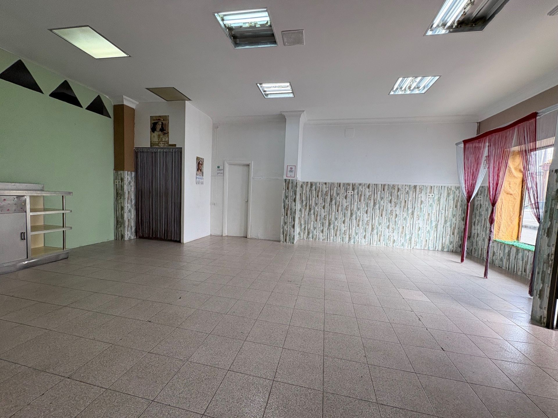 Local de alquiler en Doctor Juan Rivera, Núcleo urbano