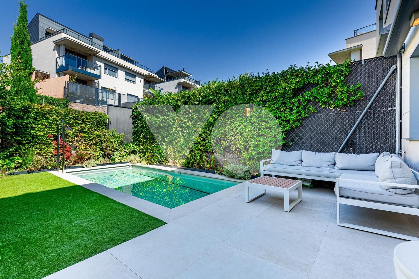 Swimming pool of Single-family semi-detached for sale in Boadilla del Monte  with Air Conditioner, Heating and Private garden