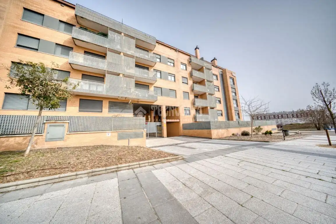 Vista exterior de Piso en venta en Arroyo de la Encomienda con Terraza, Trastero y Piscina comunitaria