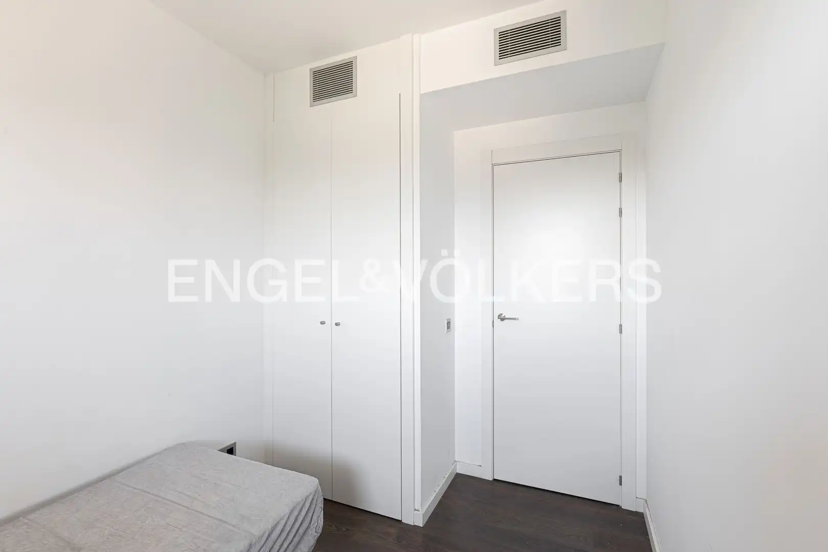 Bedroom of Flat for sale in Barcelona  with Air Conditioner, Heating and Parquet flooring