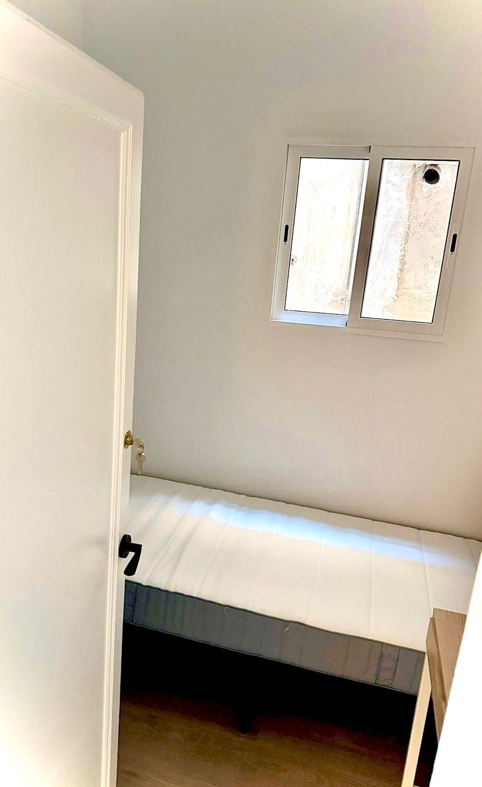 Bedroom of Flat to share in  Barcelona Capital  with Heating and Washing machine