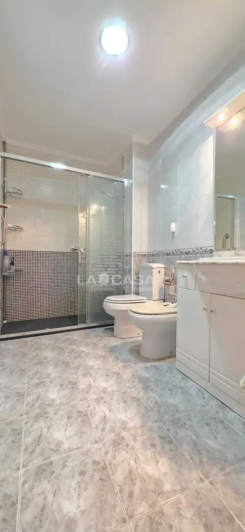 Baño de Piso en venta en Valladolid con Calefacción, Trastero y Balcón