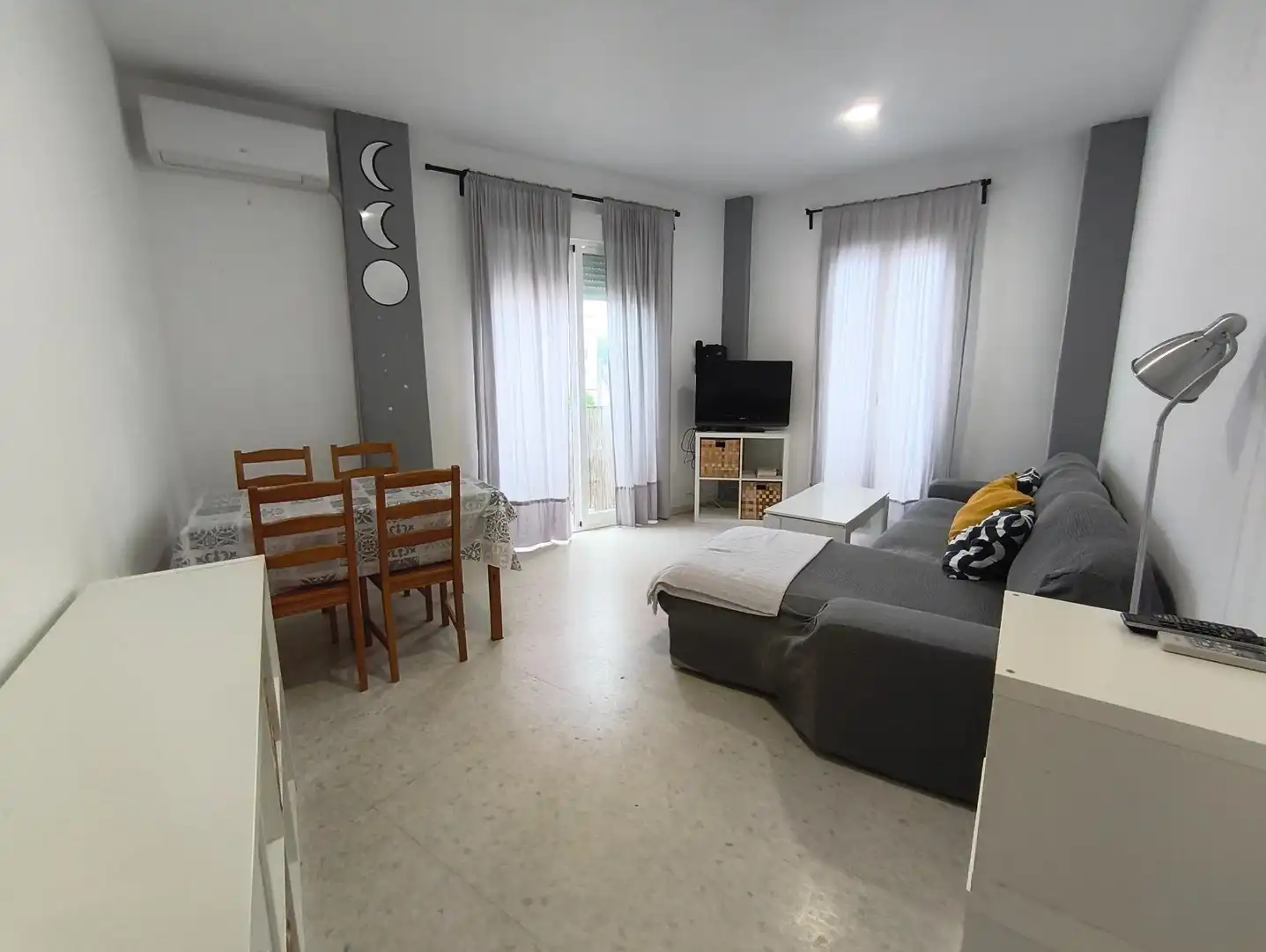 Sala d'estar de Apartament de lloguer en Jerez de la Frontera amb Aire condicionat, Moblat i Balcó