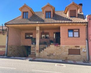 Exterior view of House or chalet for sale in San Andrés del Rabanedo  with Heating, Terrace and Swimming Pool