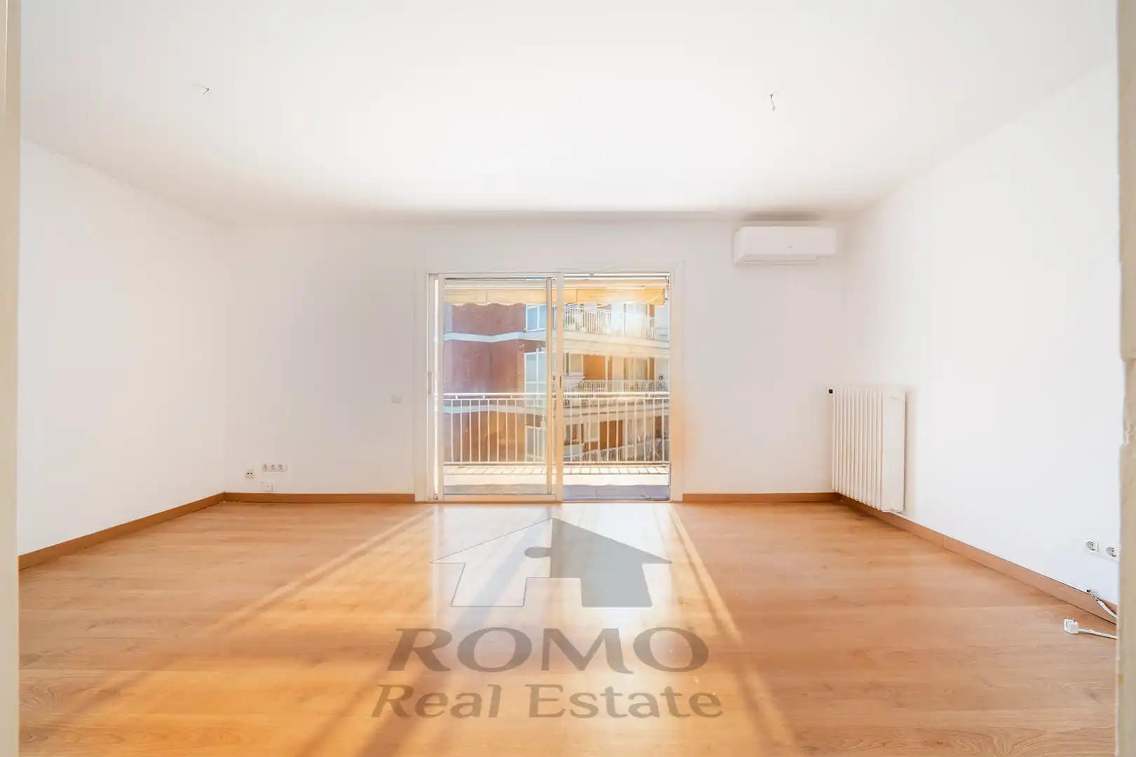 Sala d'estar de Pis en venda en Barcelona amb Aire condicionat, Calefacció i Parquet