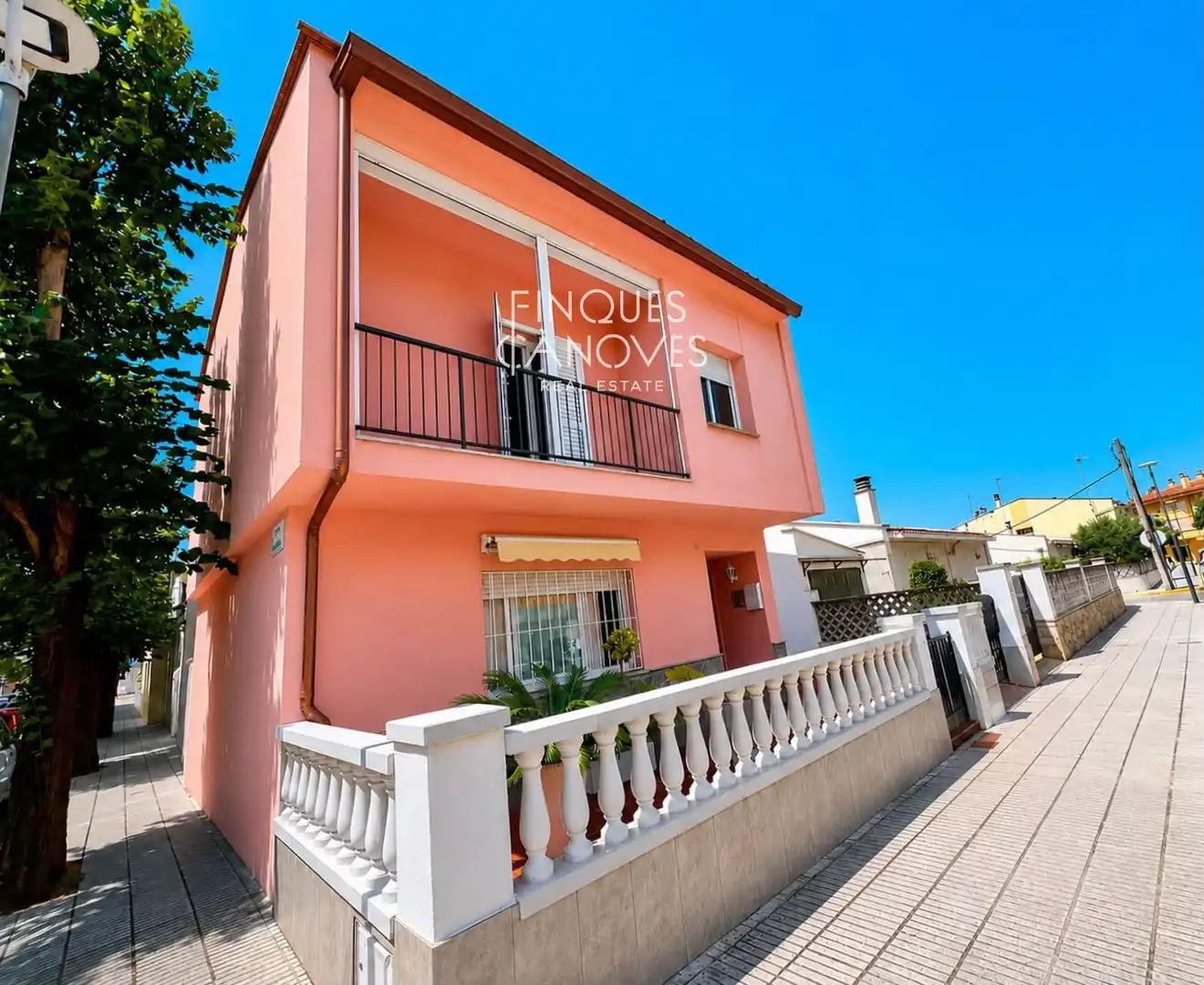 Vista exterior de Casa o xalet en venda en Bescanó amb Calefacció, Jardí privat i Terrassa