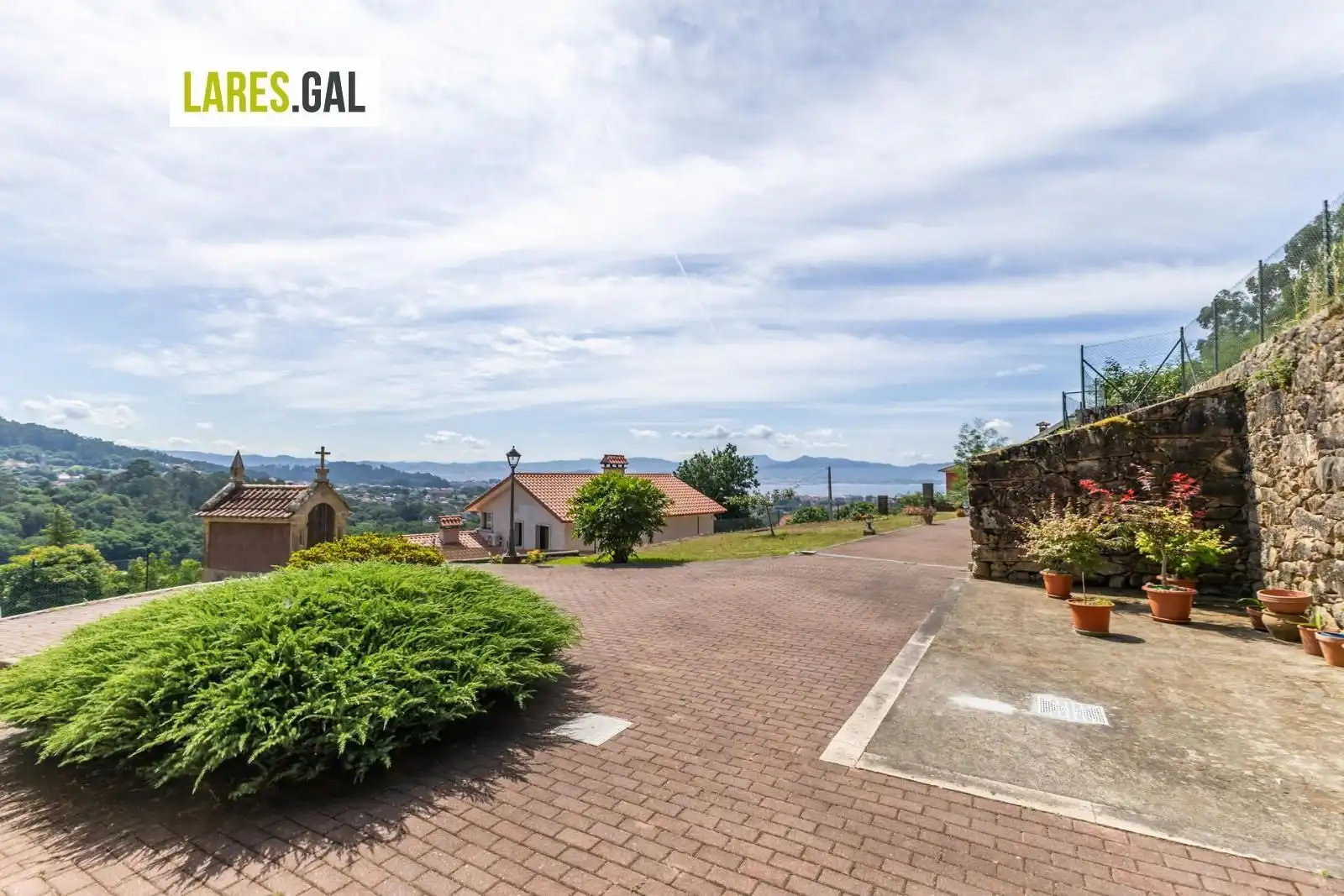 Außenansicht von Haus oder Chalet zum Verkauf in Cangas  mit Heizung, Terrasse und Möbliert