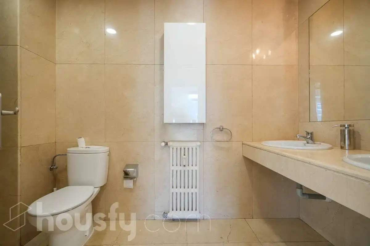 Baño de Piso en venta en Madrid con Aire acondicionado, Calefacción y Terraza