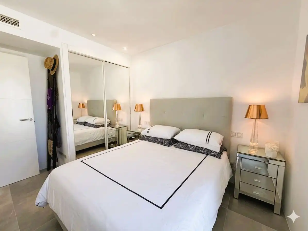 Dormitori de Apartament en venda en Eivissa amb Aire condicionat, Terrassa i Piscina