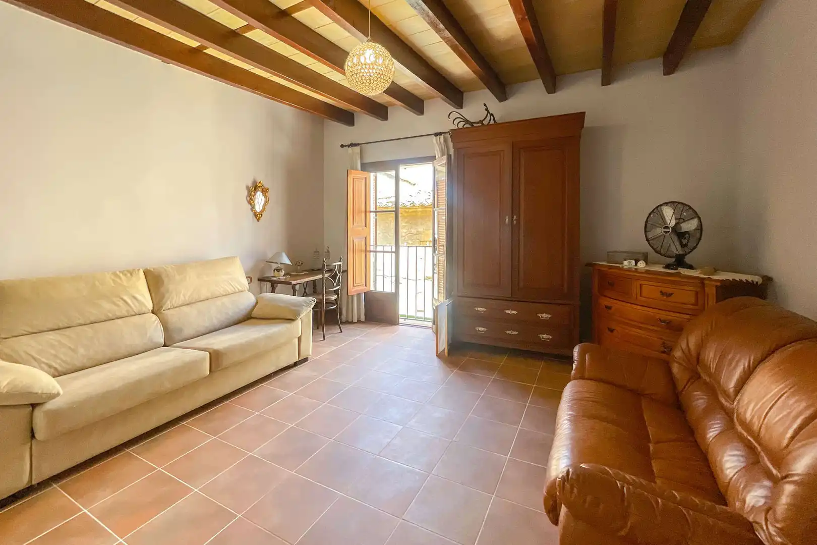 Sala d'estar de Casa adosada en venda en Petra amb Aire condicionat, Terrassa i Balcó