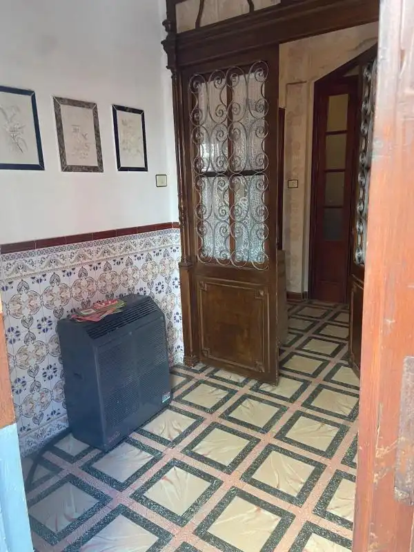 Erdgeschoss zum Verkauf in Xàtiva mit Heizung, Terrasse und Abstellraum