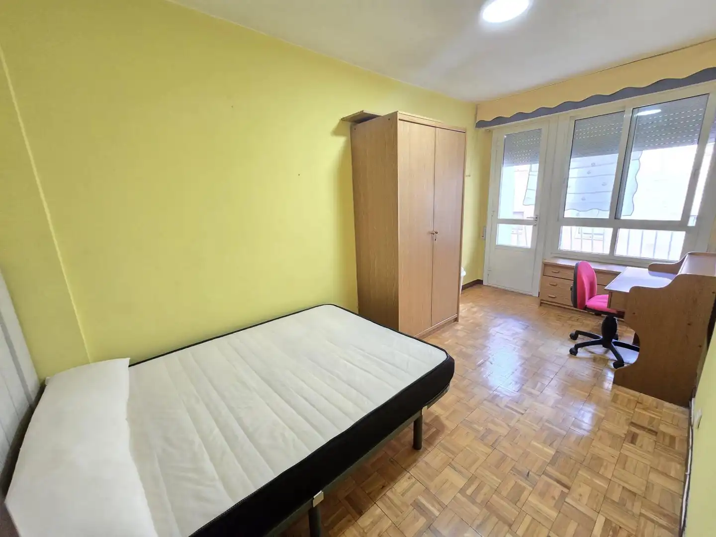 Bedroom of Flat for rent in Vigo   with Heating, Parquet flooring and Furnished