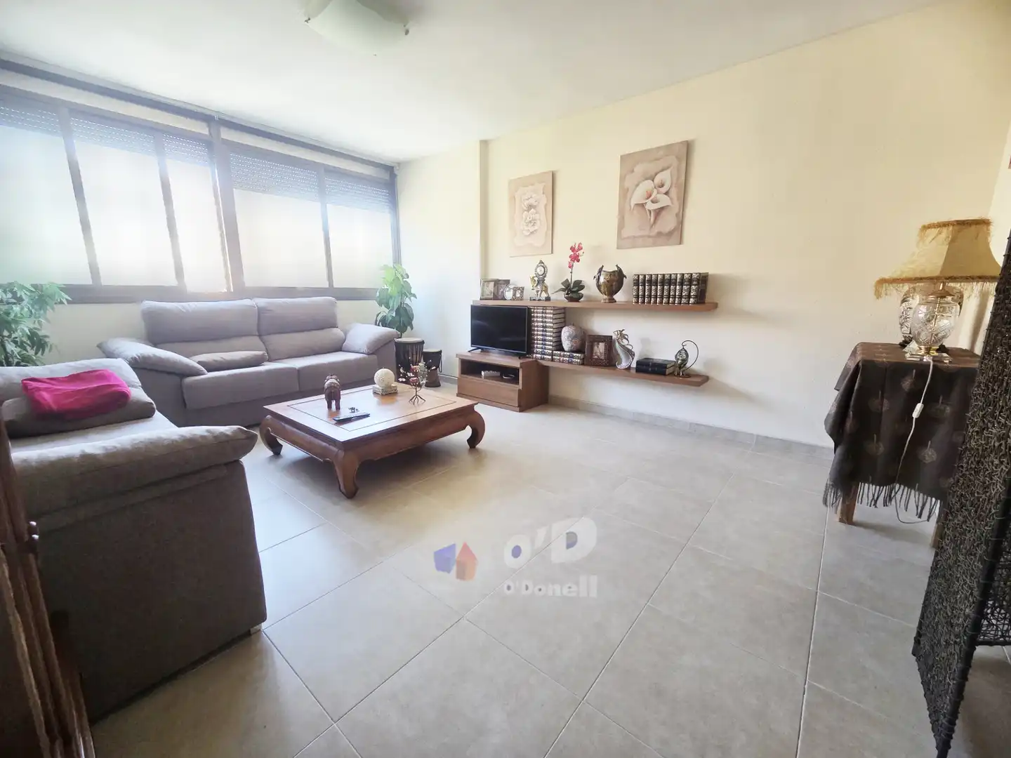 Sala d'estar de Pis en venda en Sant Boi de Llobregat amb Forn