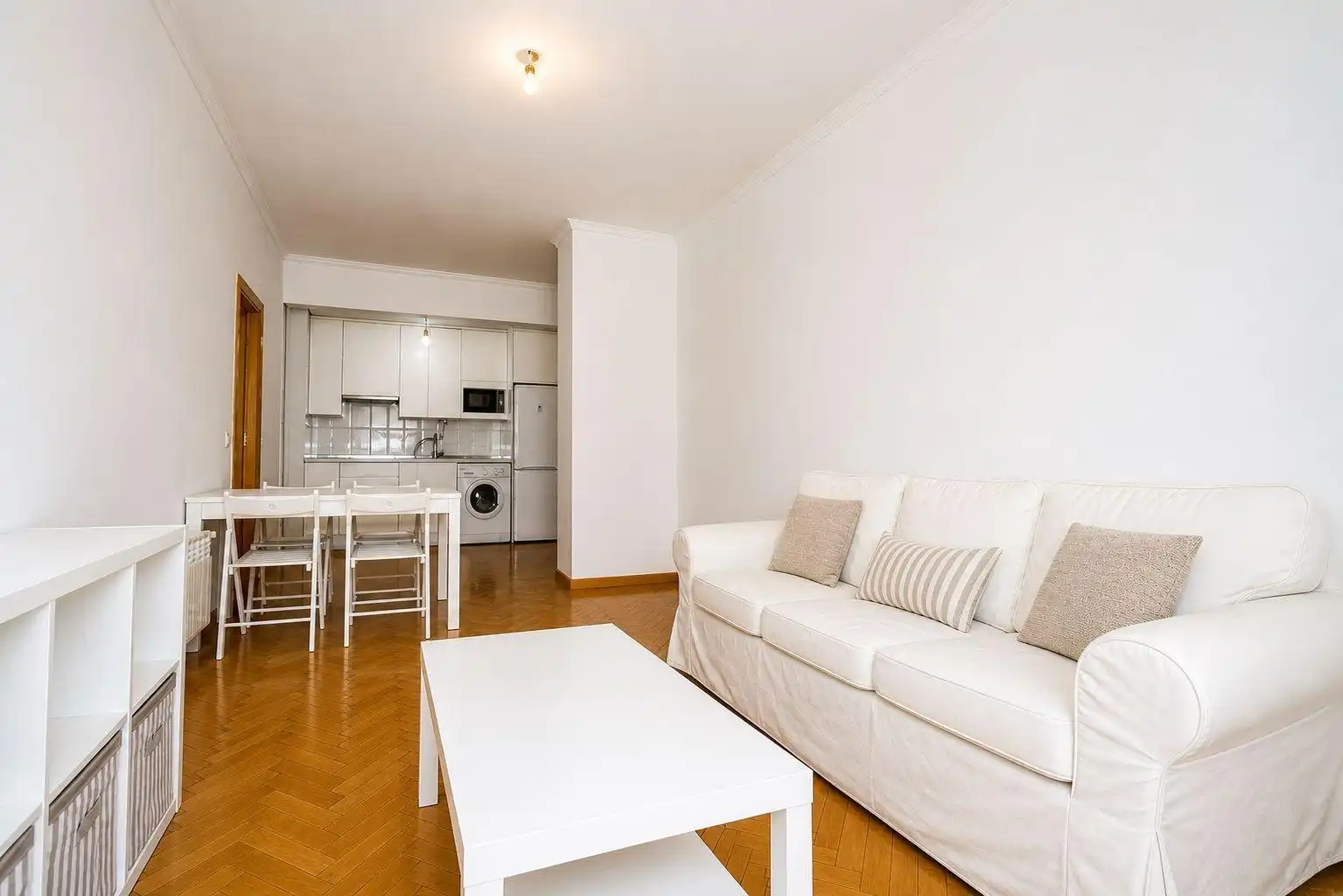 Living room of Flat for sale in Madrid  with Air Conditioner, Heating and Parquet flooring
