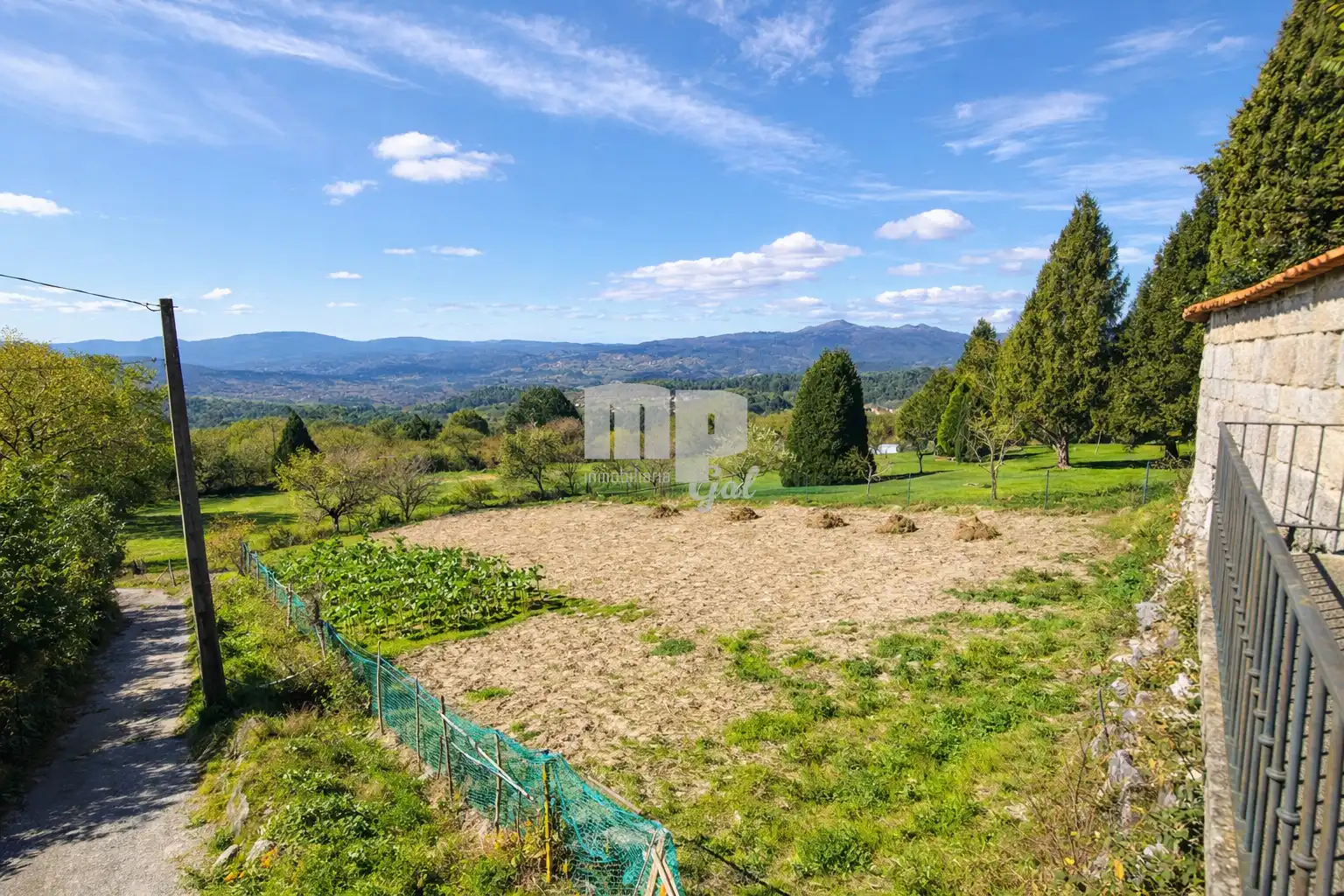 Casa adosada en venta en Covelo con Jardín privado, Terraza y Trastero