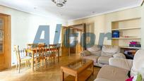 Living room of Flat for sale in  Madrid Capital