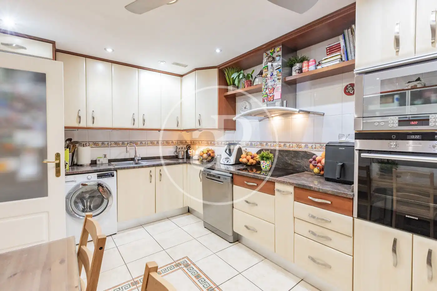 Cocina de Casa adosada en venta en San Sebastián de los Reyes con Aire acondicionado, Calefacción y Jardín privado